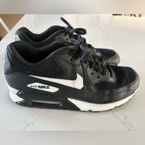 Nike Air Max black and white size 9.5.